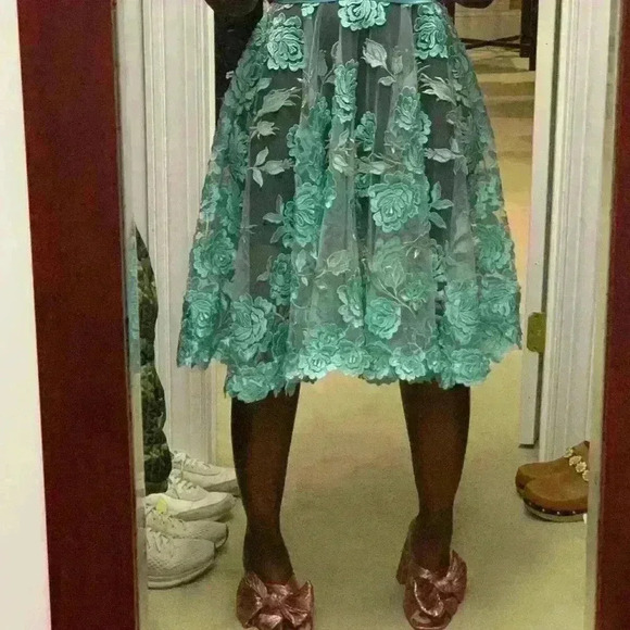 Gorgeous Turquoise and Silver hand made lace dress. - Picture 5 of 13